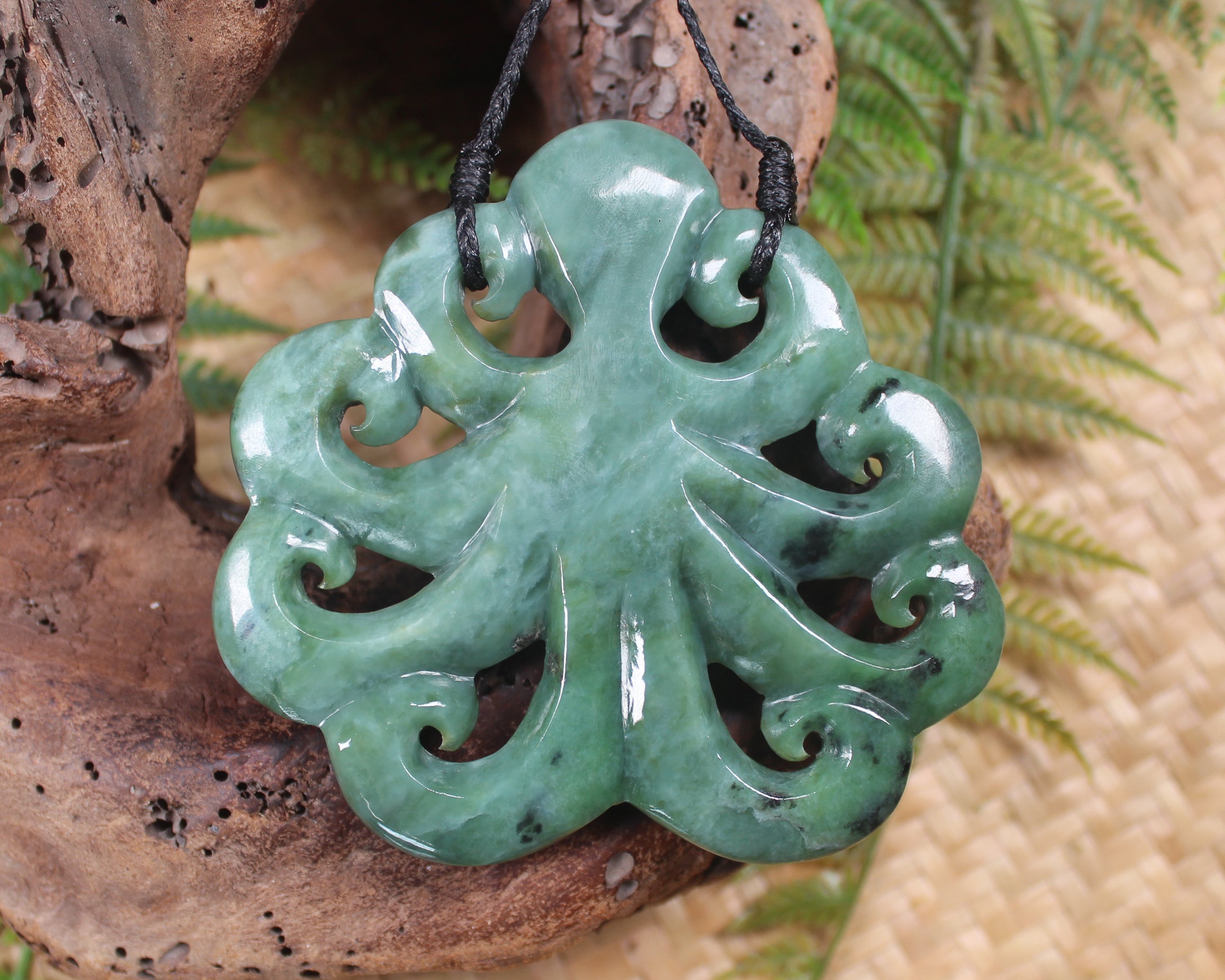 Te Wheke or Octopus Pendant carved from Inanga Pounamu - NZ Greenstone