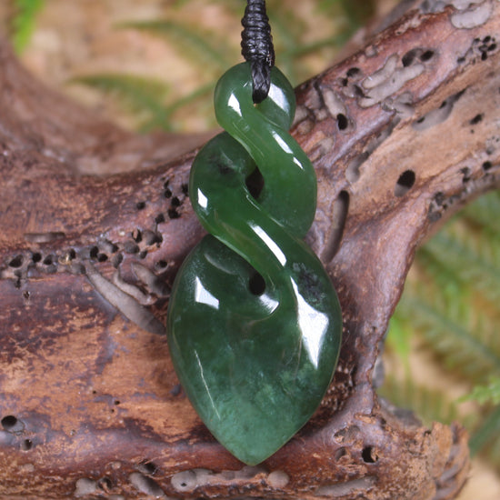 Twist carved from Kawakawa Pounamu - NZ Greenstone