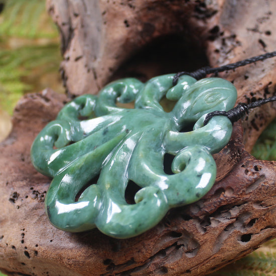 Te Wheke or Octopus Pendant carved from Inanga Pounamu - NZ Greenstone