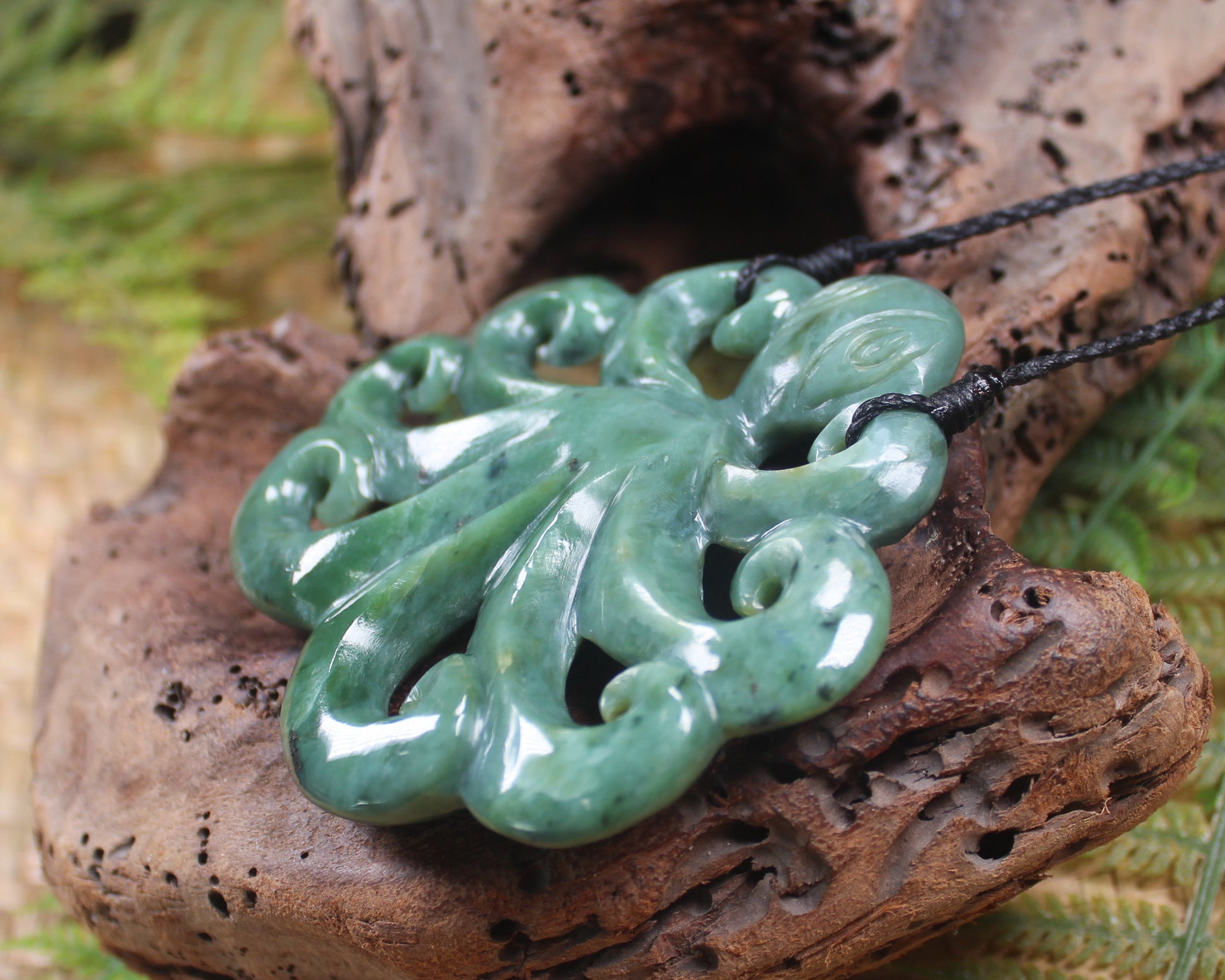 Te Wheke or Octopus Pendant carved from Inanga Pounamu - NZ Greenstone