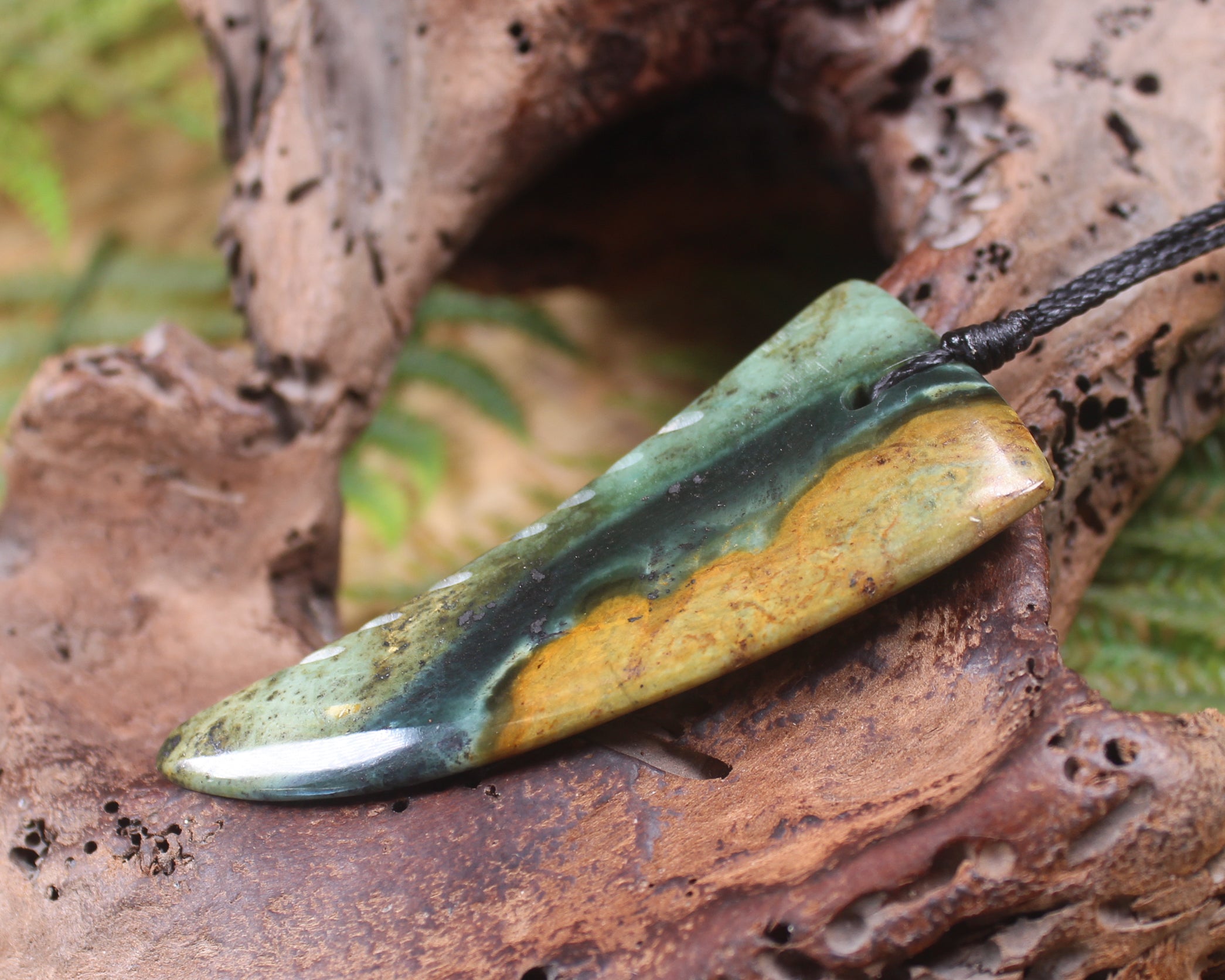 Niho or Tooth carved from NZ Serpentine