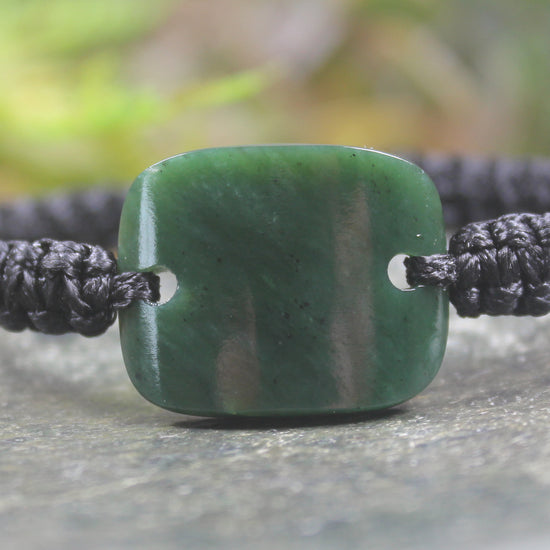 Adjustable cord bracelet with Kawakawa Pounamu