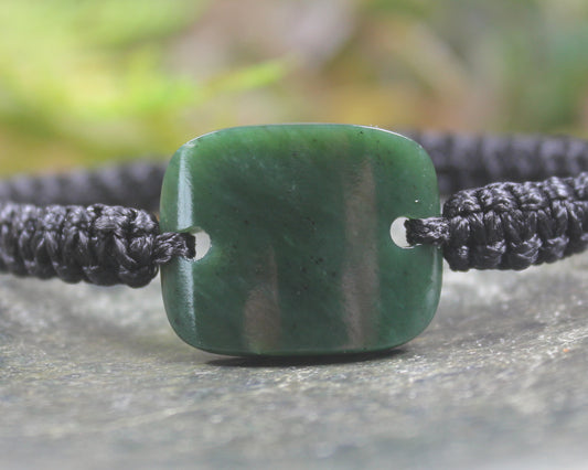 Adjustable cord bracelet with Kawakawa Pounamu