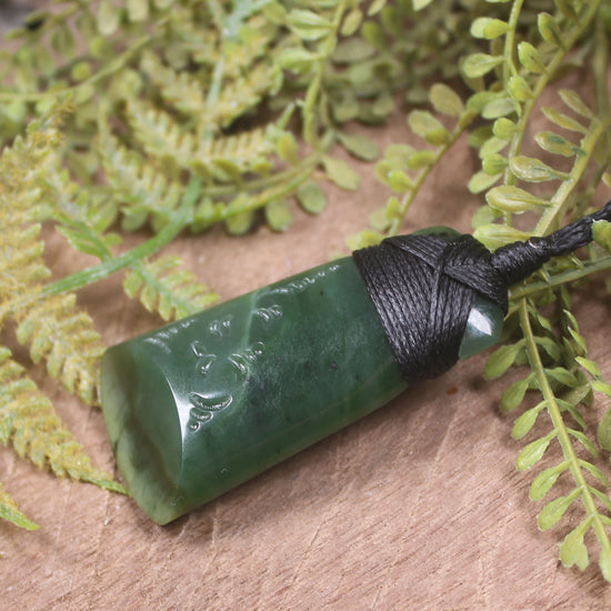 Hapopo Pounamu Toki - NZ Greenstone