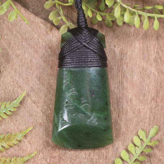 Hapopo Pounamu Toki - NZ Greenstone
