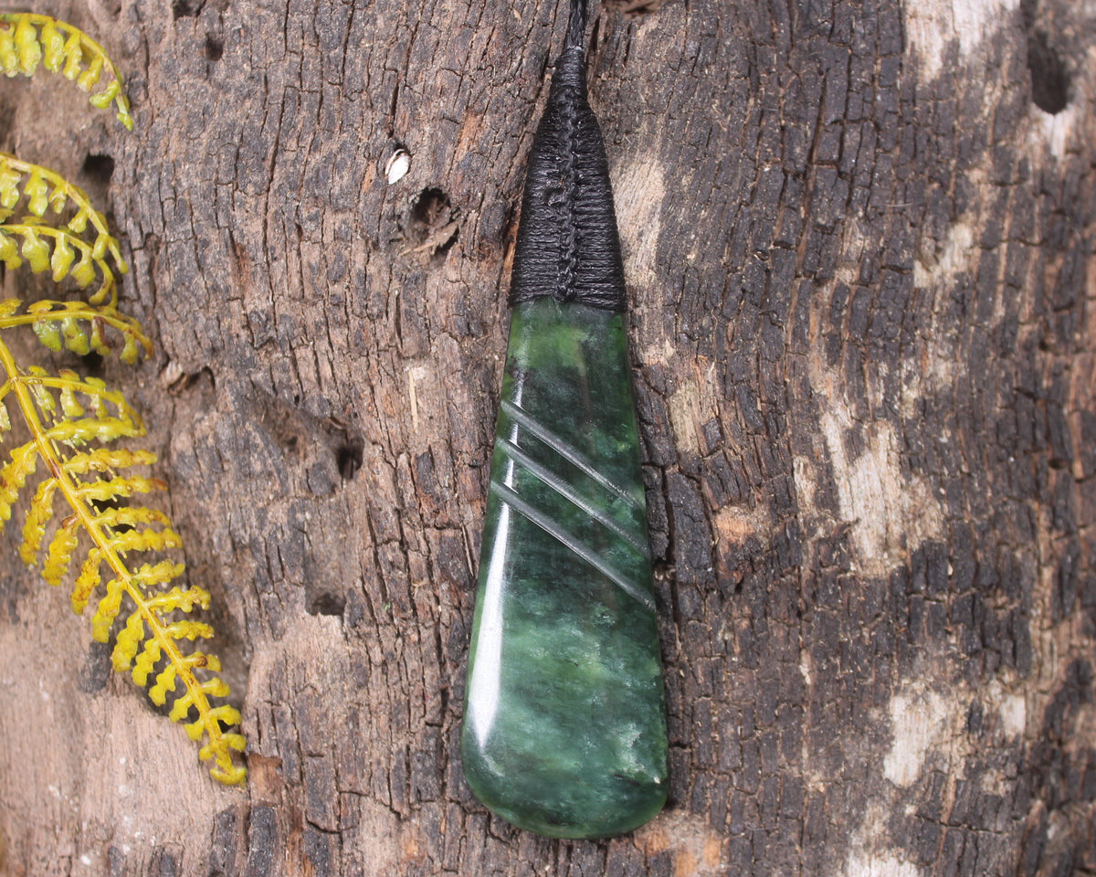 Kawakawa Pounamu Roimata Pendant - NZ Greenstone