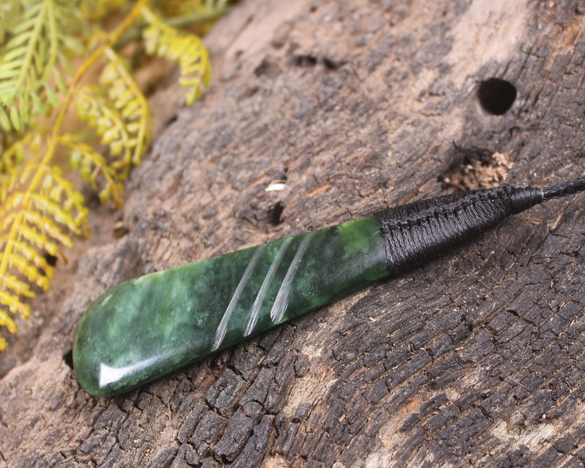 Kawakawa Pounamu Roimata Pendant - NZ Greenstone