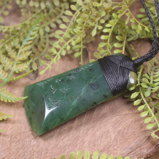 Hapopo Pounamu Toki - NZ Greenstone