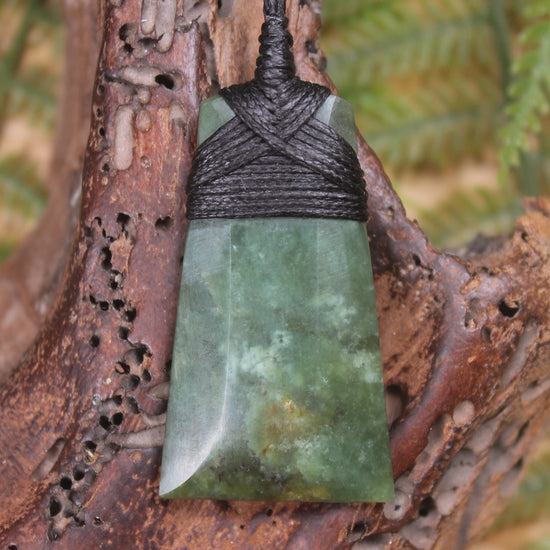 Hapopo Pounamu Toki - NZ Greenstone