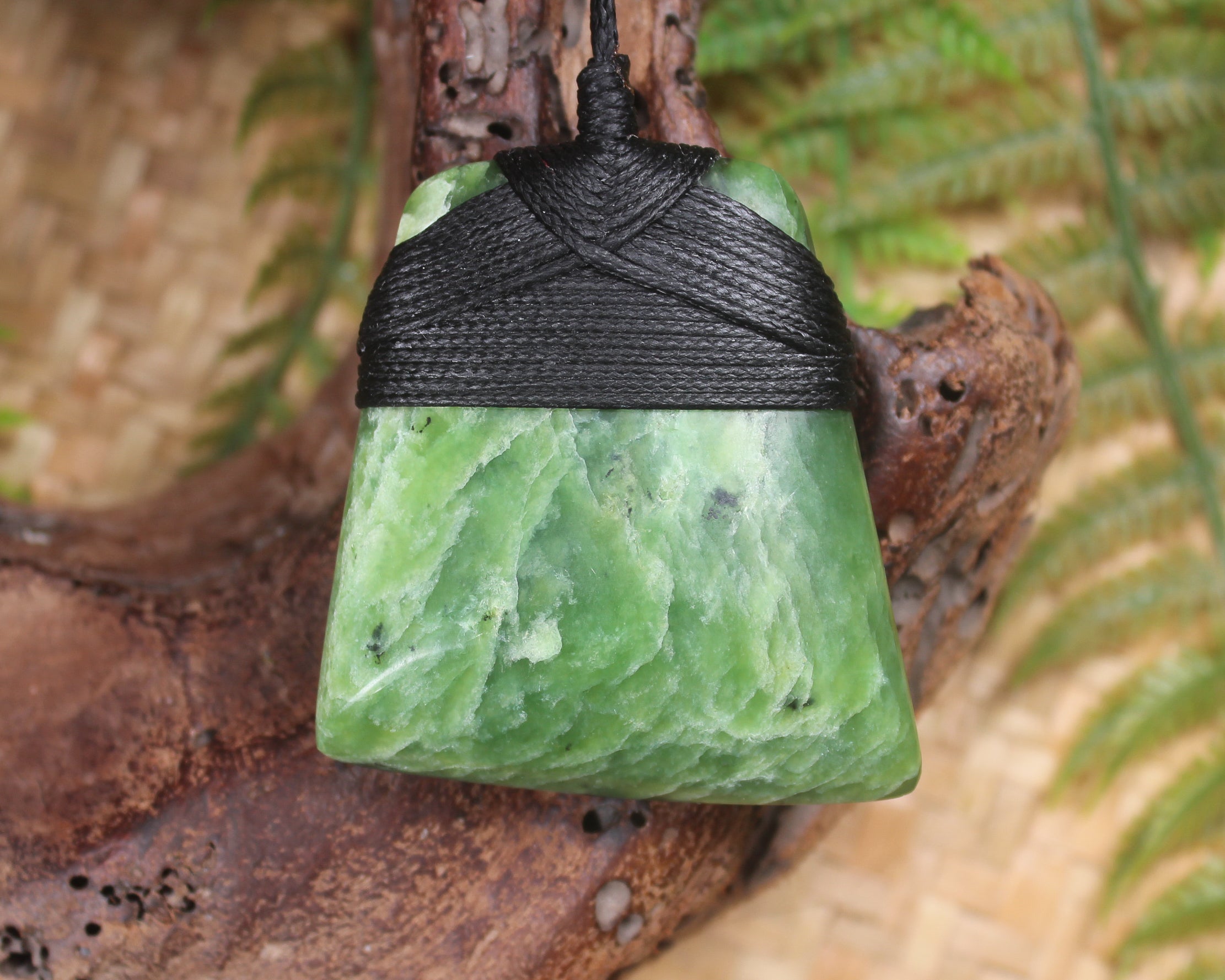 Hapopo Pounamu Toki - NZ Greenstone