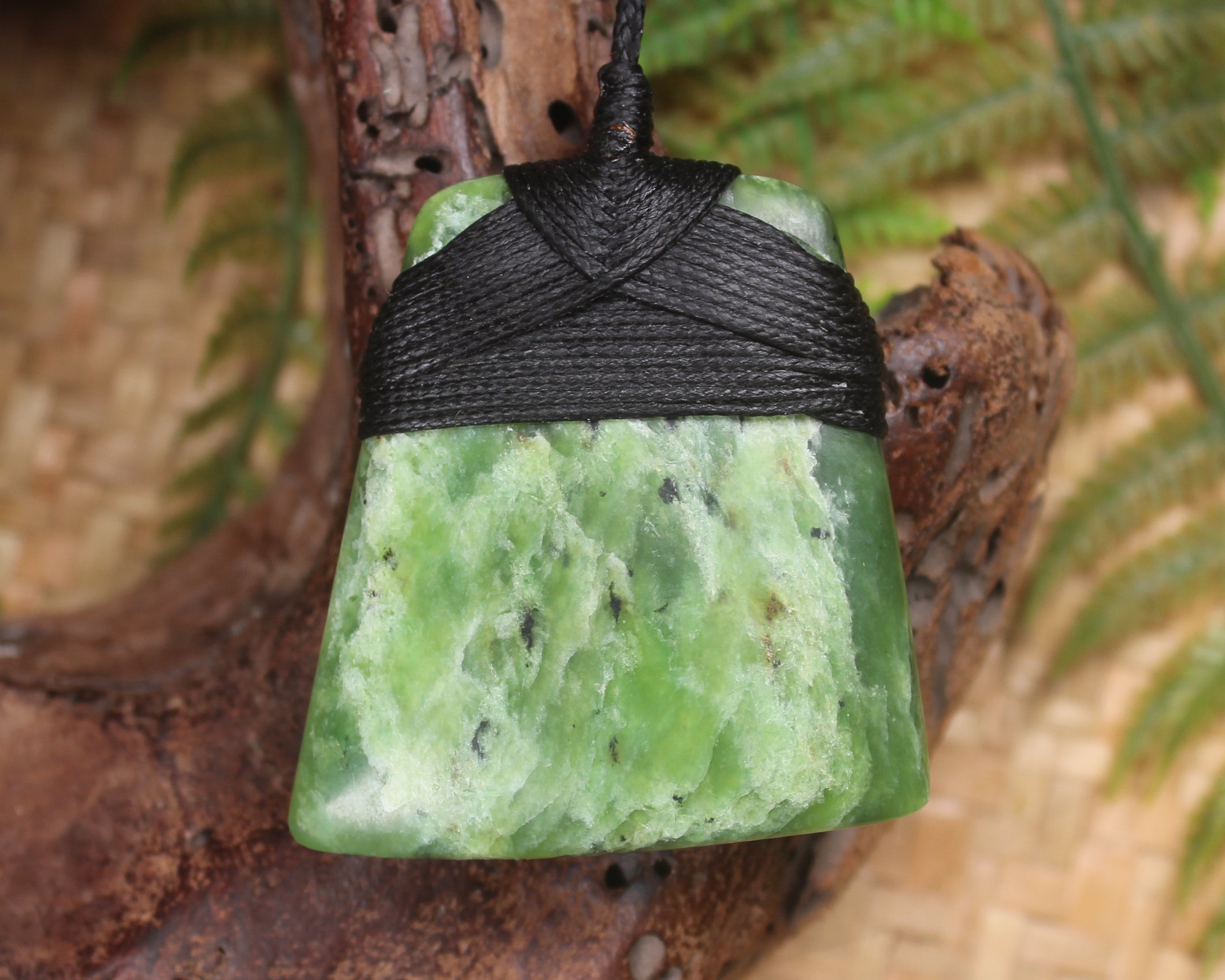 Hapopo Pounamu Toki - NZ Greenstone