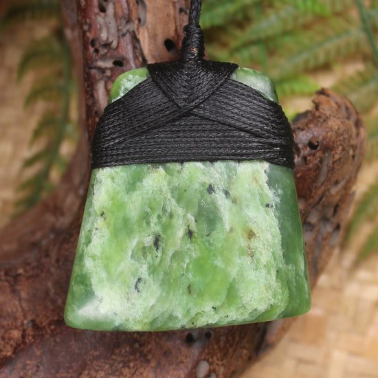 Hapopo Pounamu Toki - NZ Greenstone