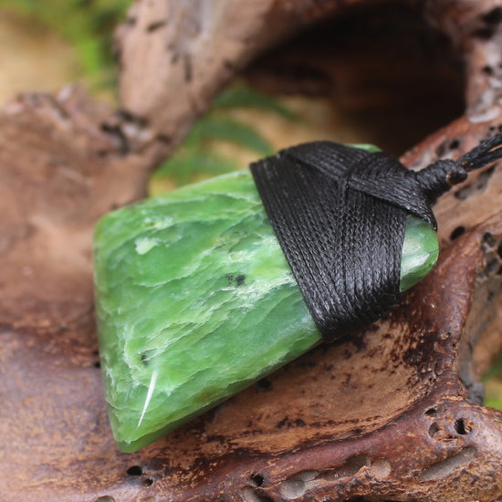 Hapopo Pounamu Toki - NZ Greenstone