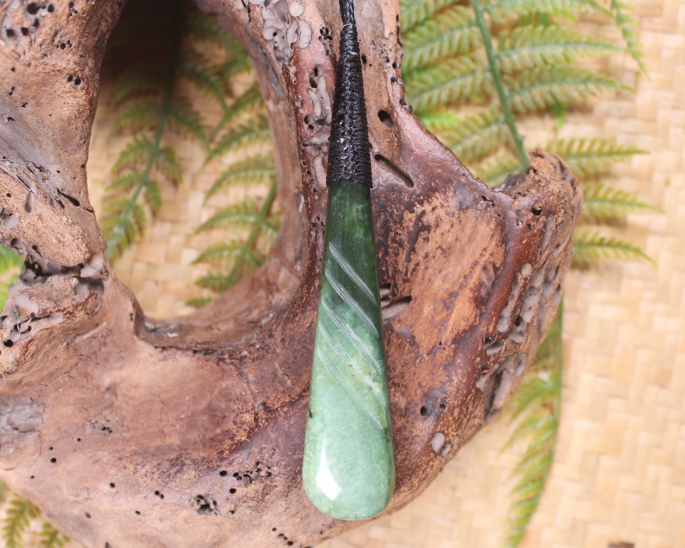 Kawakawa Pounamu Roimata Pendant - NZ Greenstone