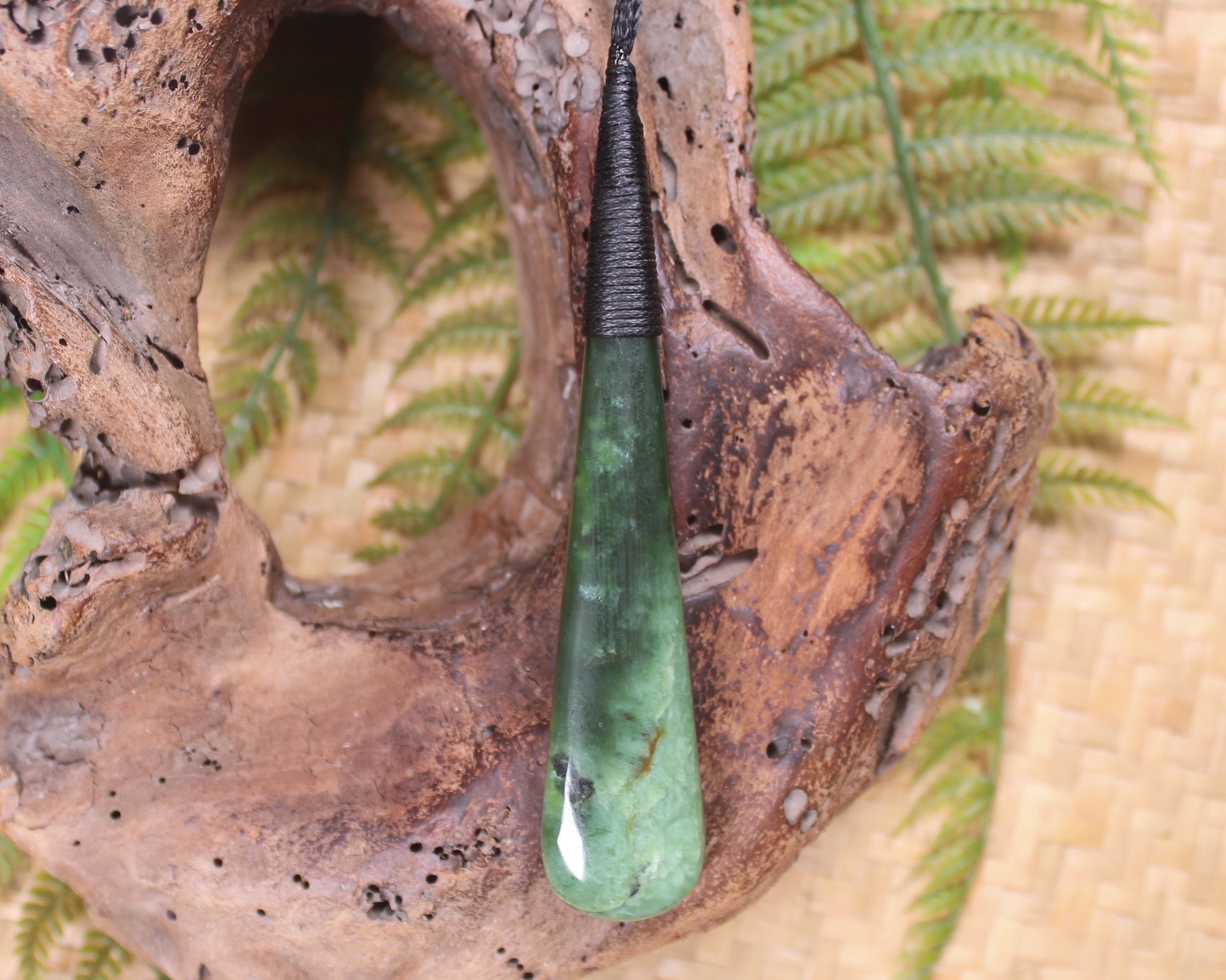 Kawakawa Pounamu Roimata Pendant - NZ Greenstone