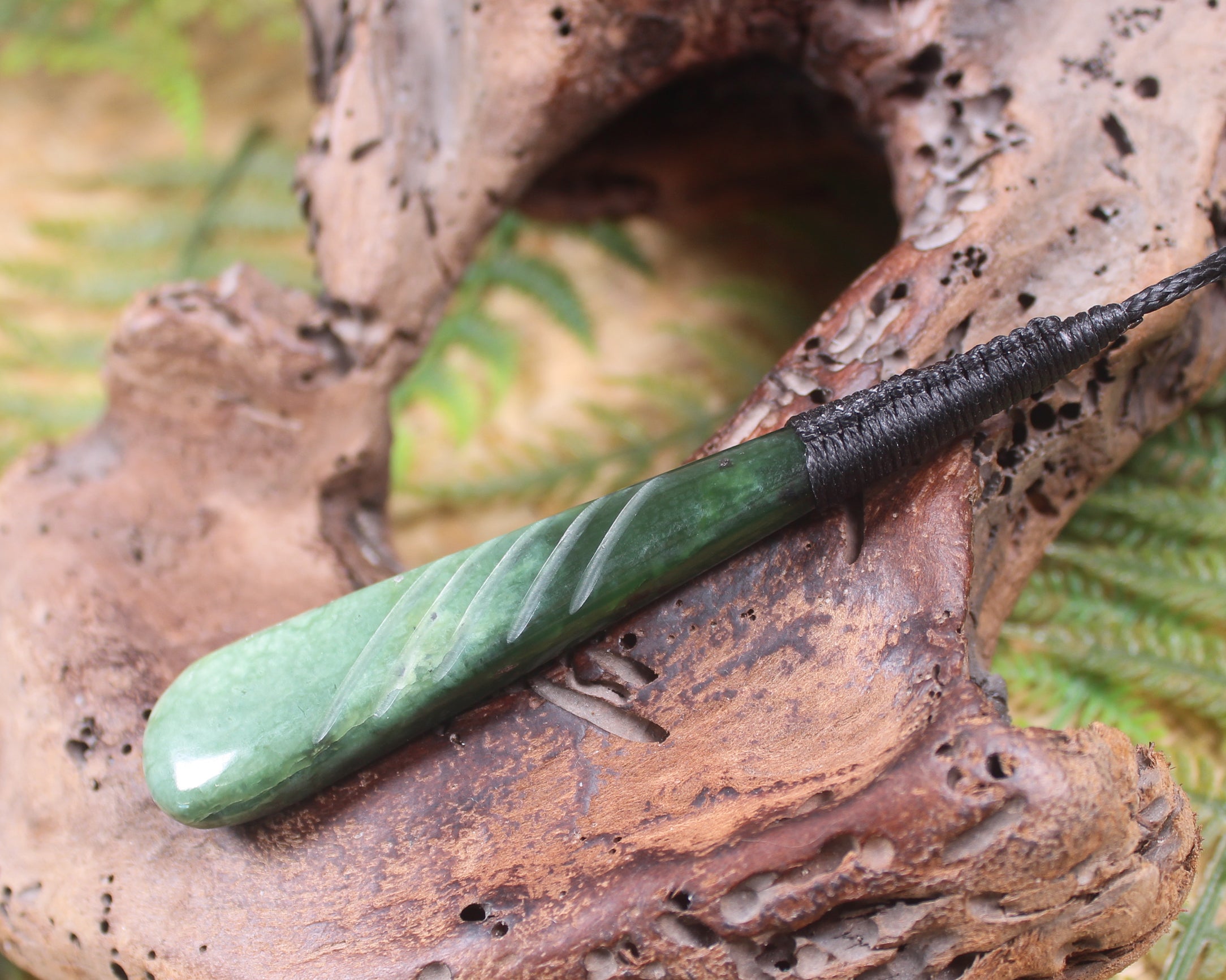 Kawakawa Pounamu Roimata Pendant - NZ Greenstone
