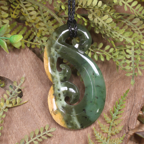 Hammerhead pendant carved from Raukaraka Pounamu - NZ Greenstone