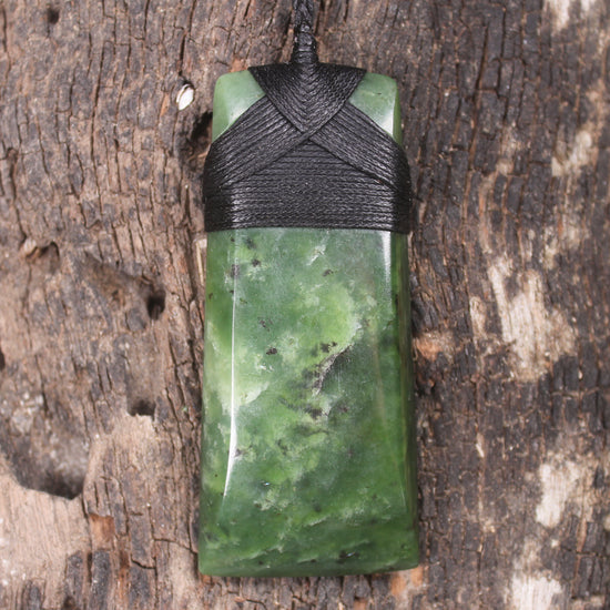 Hapopo Pounamu Toki - NZ Greenstone