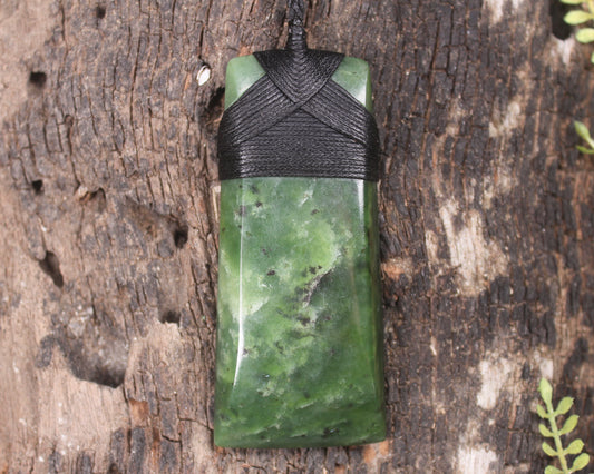 Hapopo Pounamu Toki - NZ Greenstone