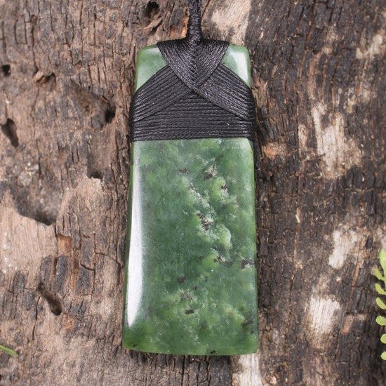 Hapopo Pounamu Toki - NZ Greenstone