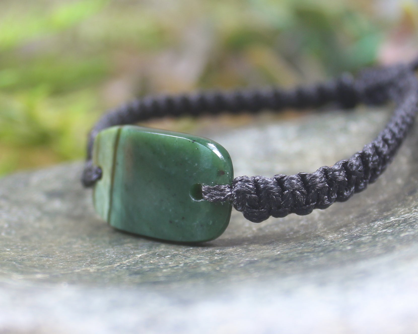 Adjustable cord bracelet with Kawakawa Pounamu