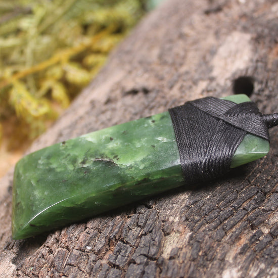 Hapopo Pounamu Toki - NZ Greenstone