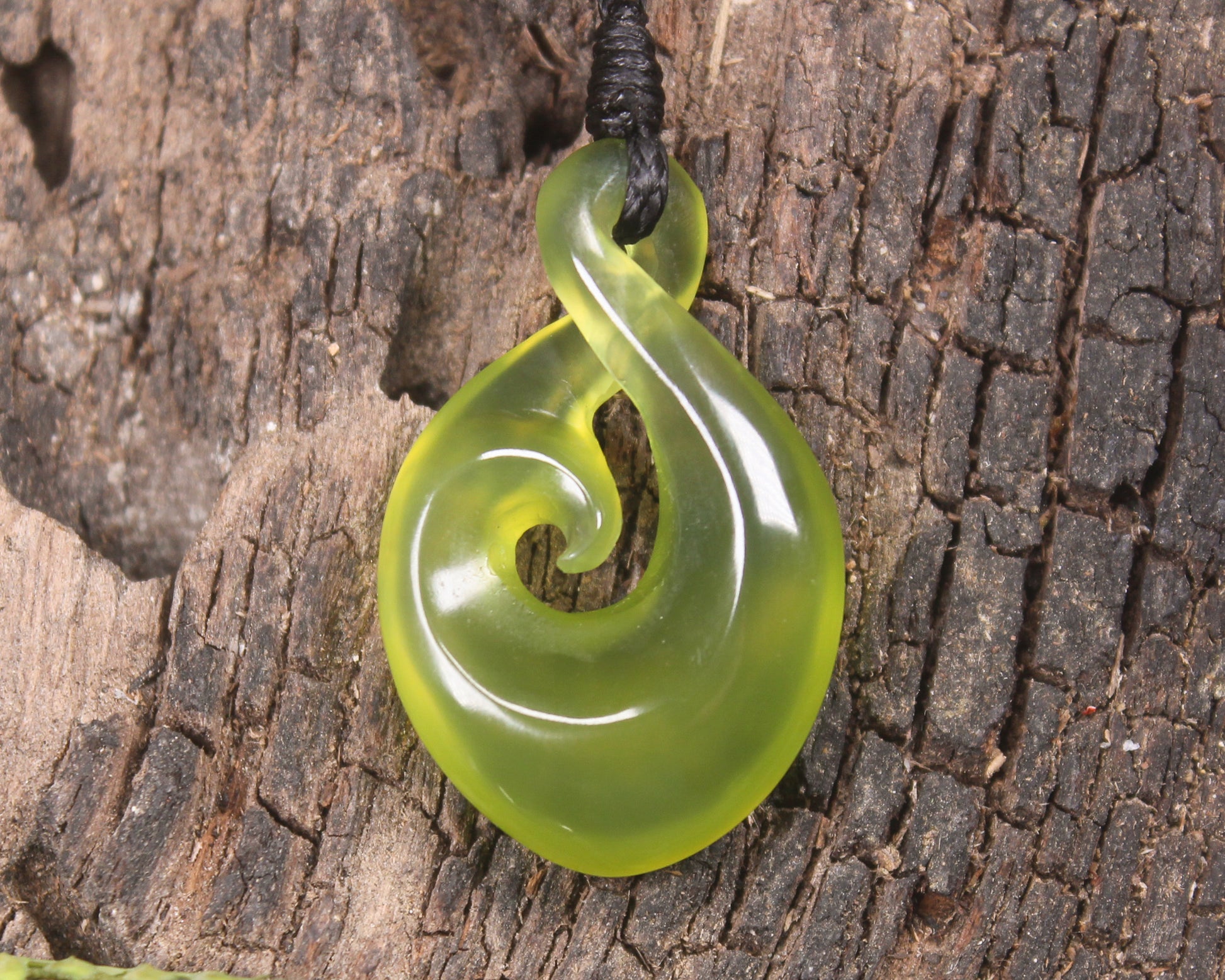 Twist or Pikorua carved from Tangiwai Pounamu - NZ Greenstone