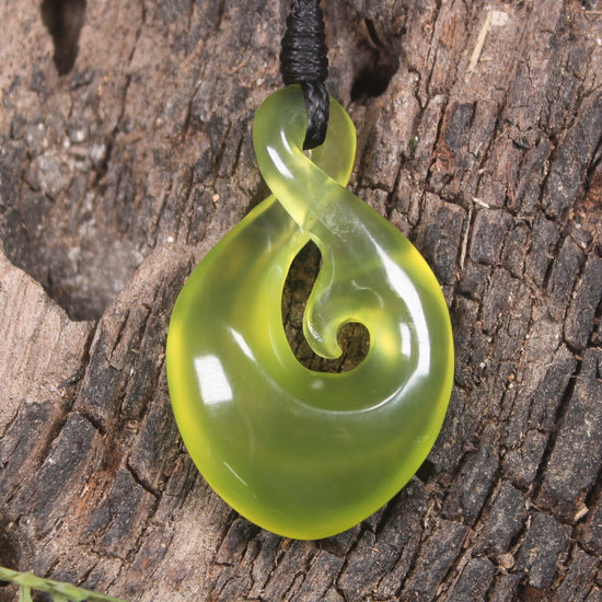 Twist or Pikorua carved from Tangiwai Pounamu - NZ Greenstone
