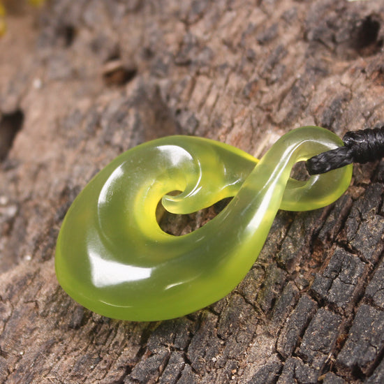 Twist or Pikorua carved from Tangiwai Pounamu - NZ Greenstone