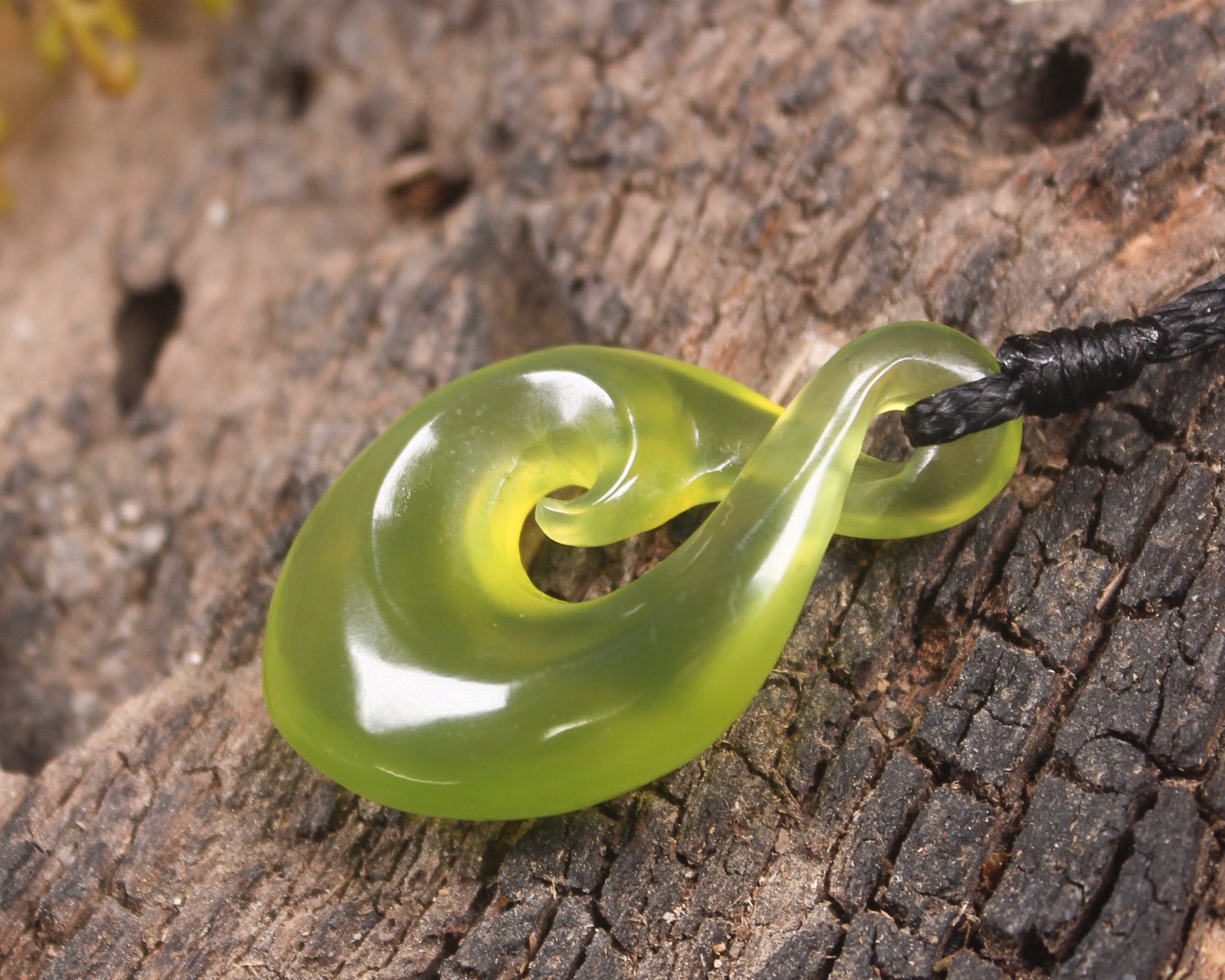 Twist or Pikorua carved from Tangiwai Pounamu - NZ Greenstone