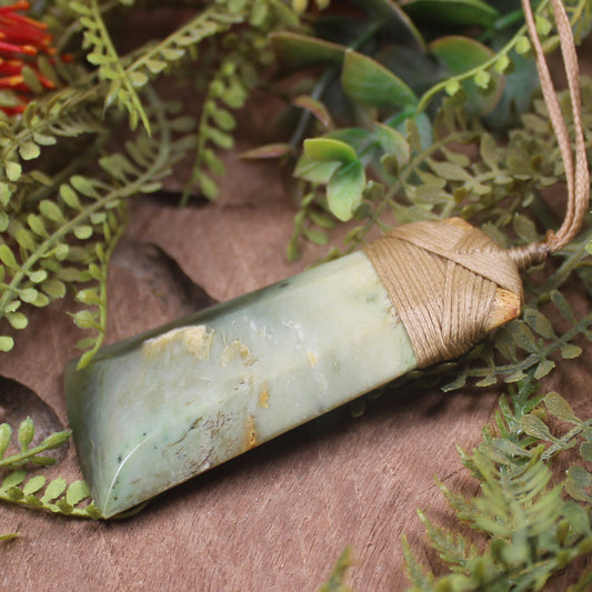 Hapopo Pounamu Toki - NZ Greenstone