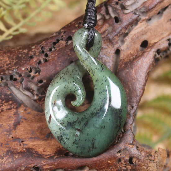 Twist or Pikorua carved from Tangiwai Pounamu - NZ Greenstone