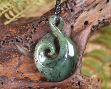 Twist or Pikorua carved from Tangiwai Pounamu - NZ Greenstone