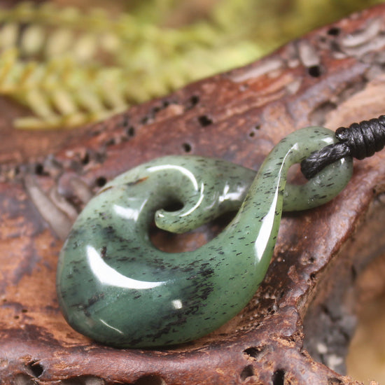 Twist or Pikorua carved from Tangiwai Pounamu - NZ Greenstone