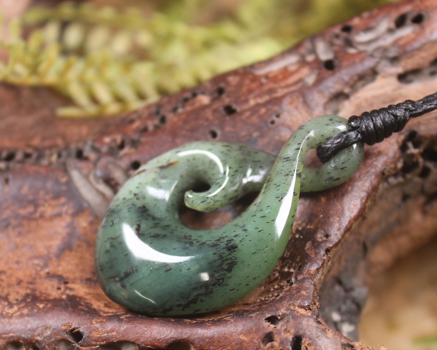 Twist or Pikorua carved from Tangiwai Pounamu - NZ Greenstone
