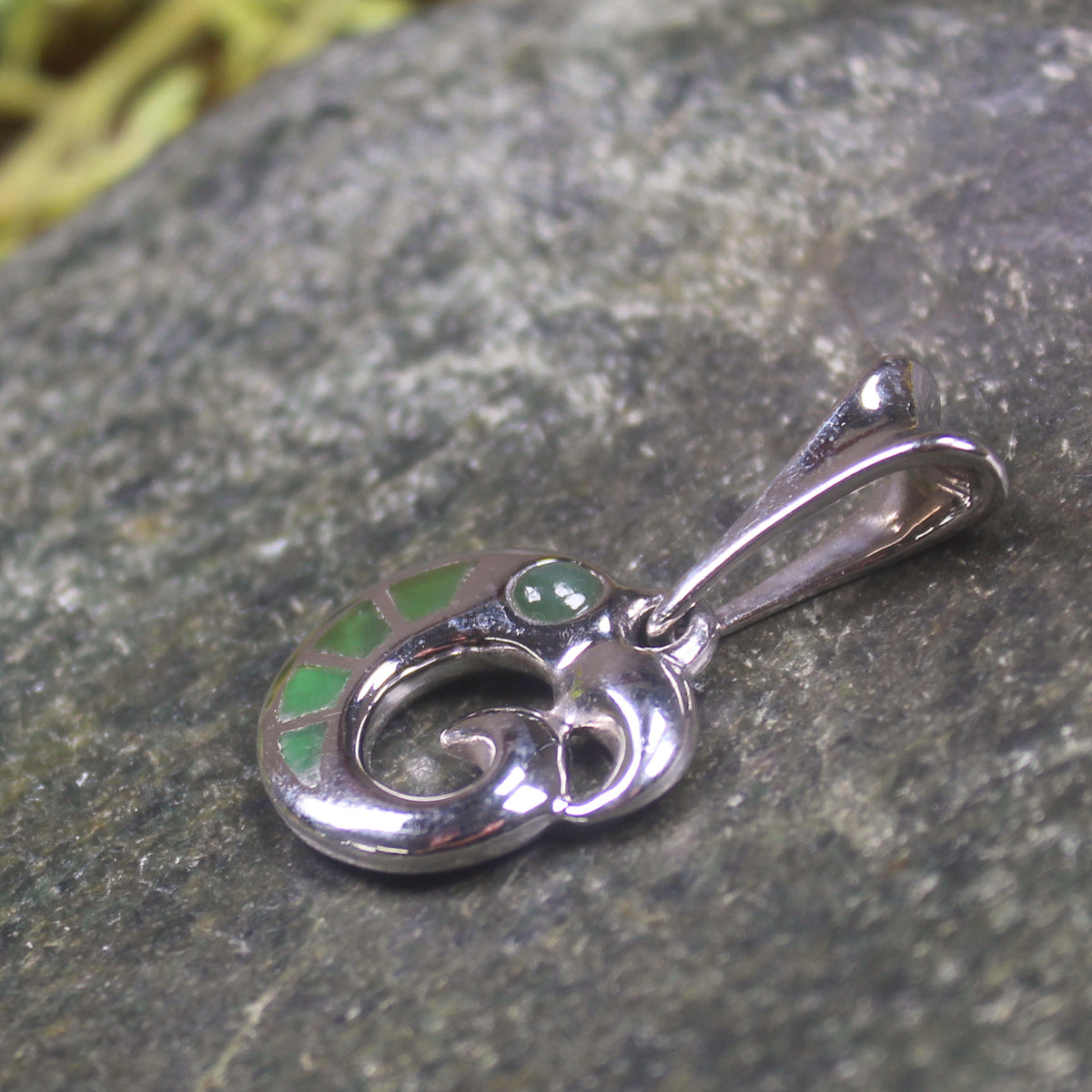 pendant hapopo pounamu. sterling silver koropepe