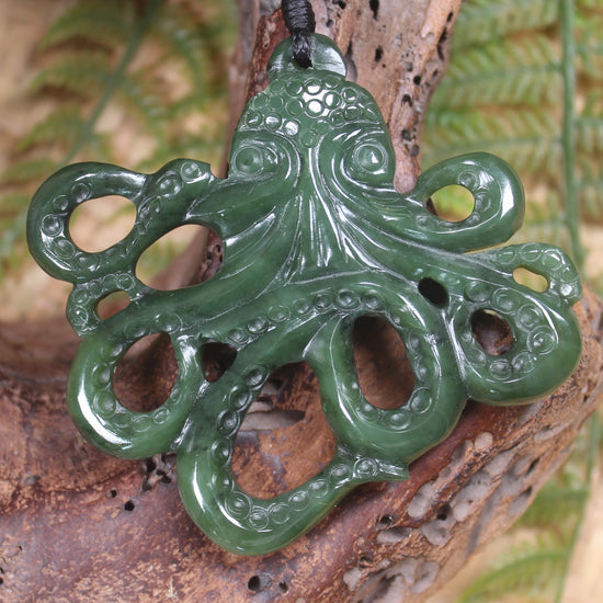Te Wheke or Octopus Pendant carved from Kawakawa Pounamu - NZ Greenstone
