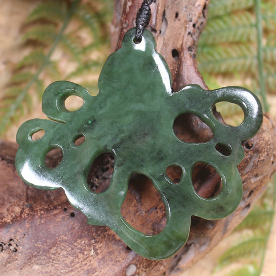 Te Wheke or Octopus Pendant carved from Kawakawa Pounamu - NZ Greenstone