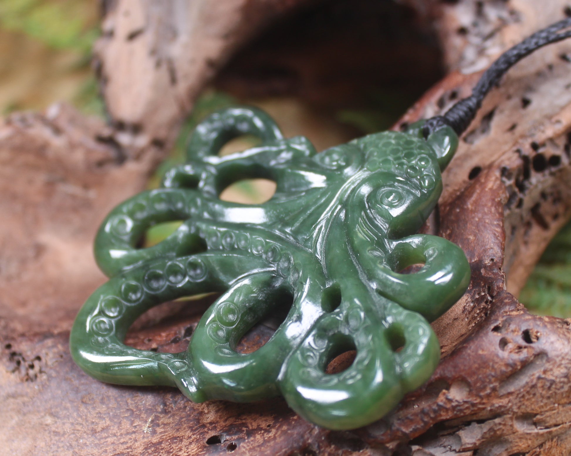 Te Wheke or Octopus Pendant carved from Kawakawa Pounamu - NZ Greenstone