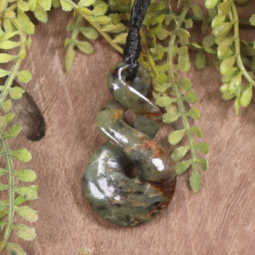 Twist or Pikorua carved from Totoweka Pounamu - NZ Greenstone