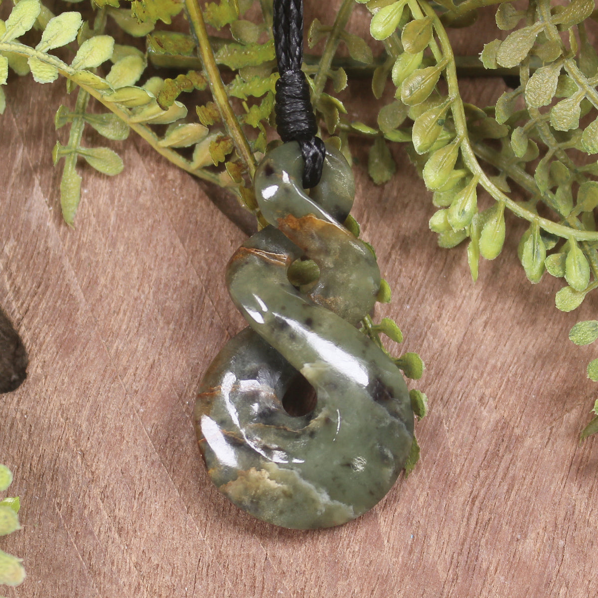 Twist or Pikorua carved from Totoweka Pounamu - NZ Greenstone