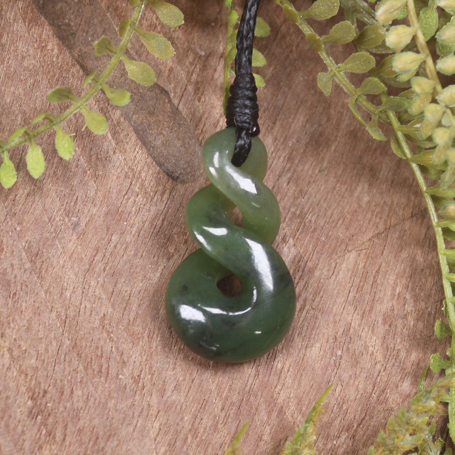 Twist or Pikorua carved from Hapopo Pounamu - NZ Greenstone