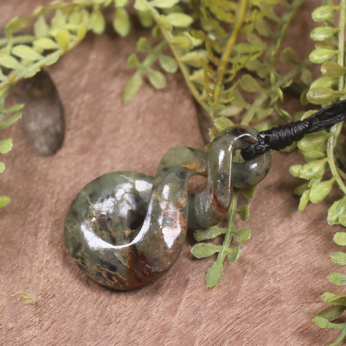 Twist or Pikorua carved from Totoweka Pounamu - NZ Greenstone