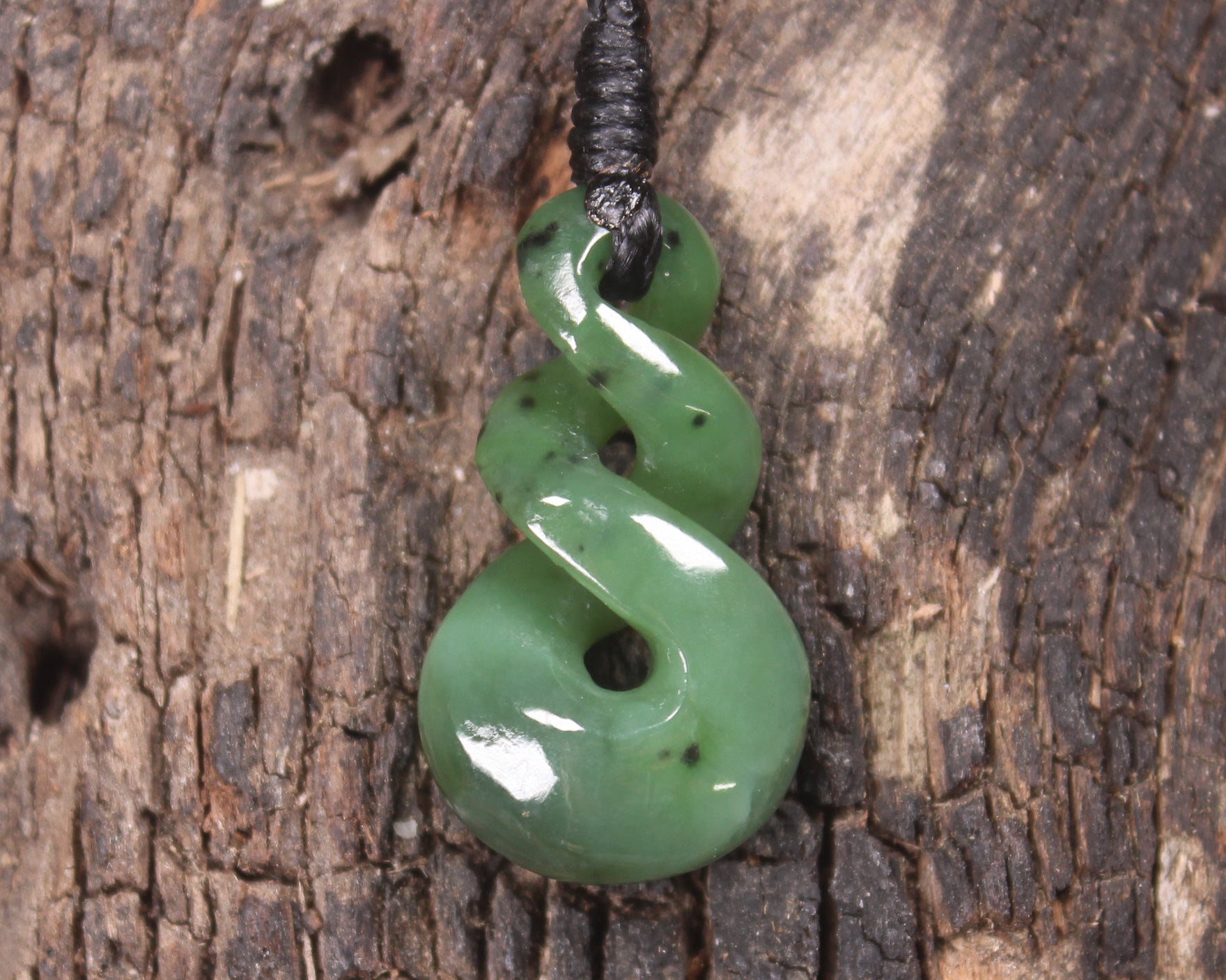 Twist or Pikorua carved from Hapopo Pounamu - NZ Greenstone