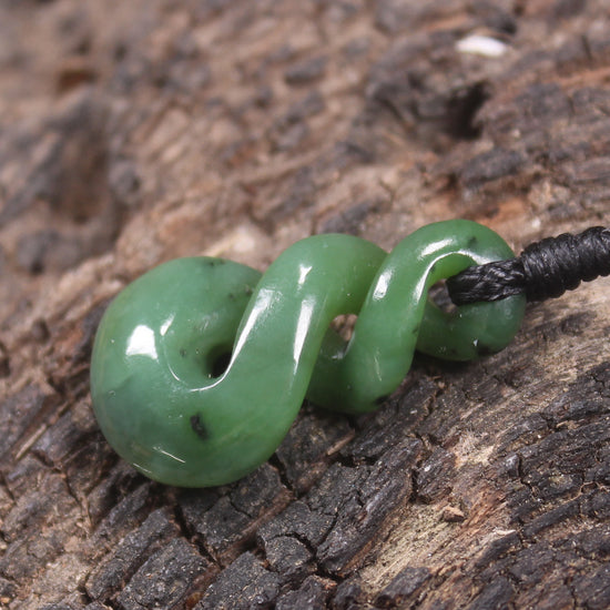 Twist or Pikorua carved from Hapopo Pounamu - NZ Greenstone