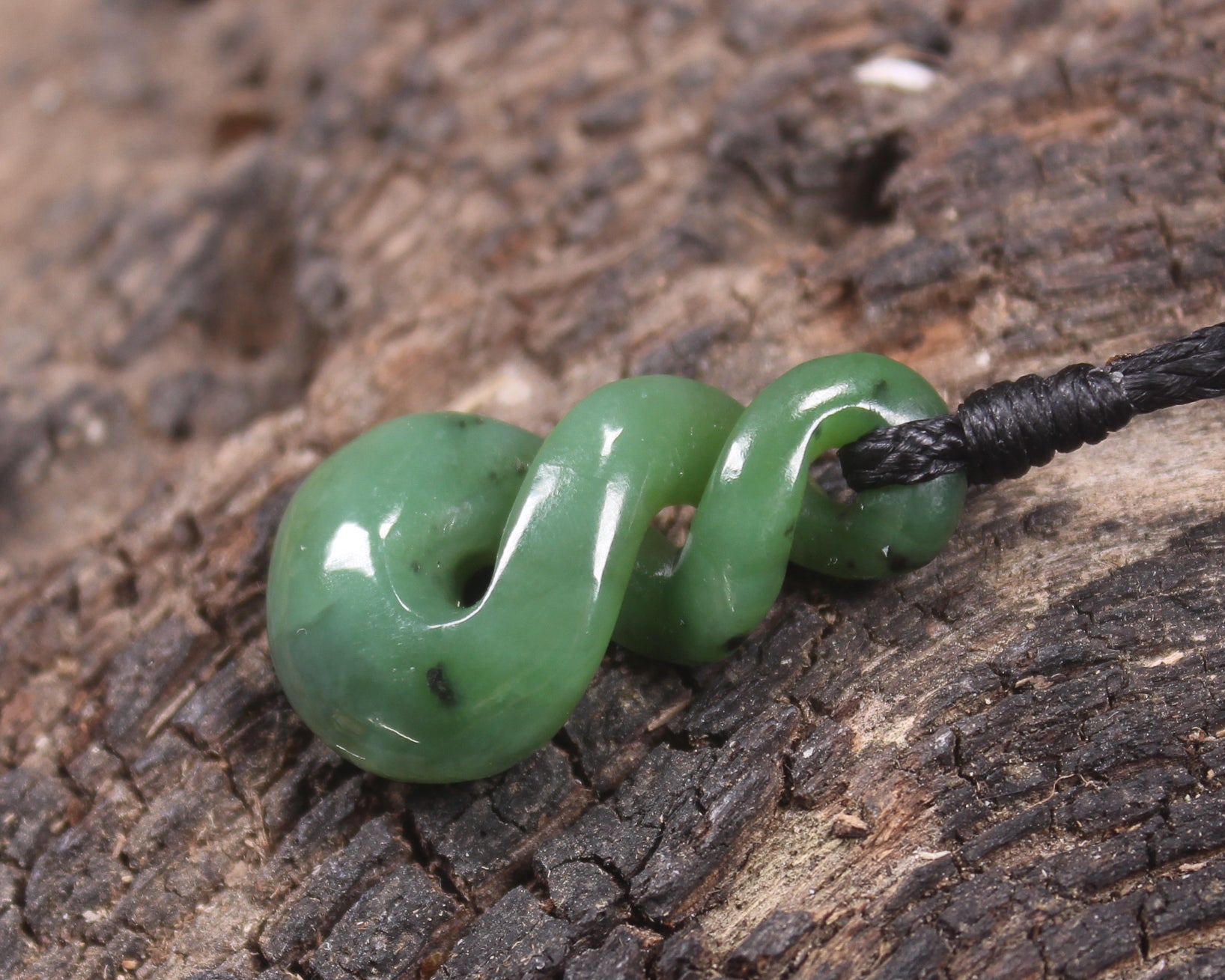 Twist or Pikorua carved from Hapopo Pounamu - NZ Greenstone
