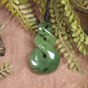 Twist or Pikorua carved from Hapopo Pounamu - NZ Greenstone