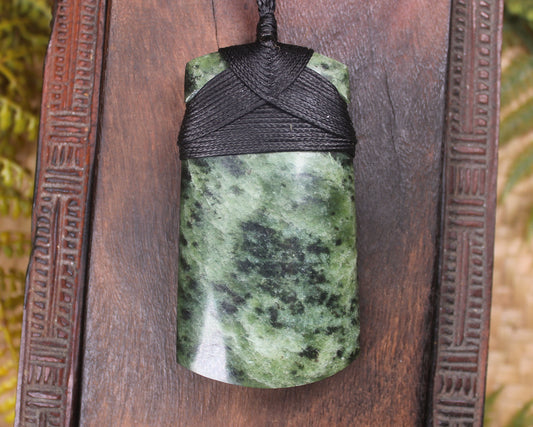 Kawakawa Pounamu Toki