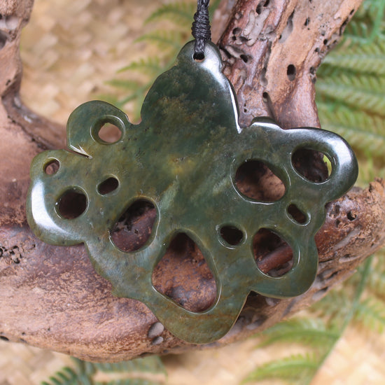 Te Wheke or Octopus Pendant carved from Totoweka Pounamu - NZ Greenstone