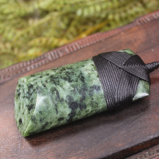 Kawakawa Pounamu Toki